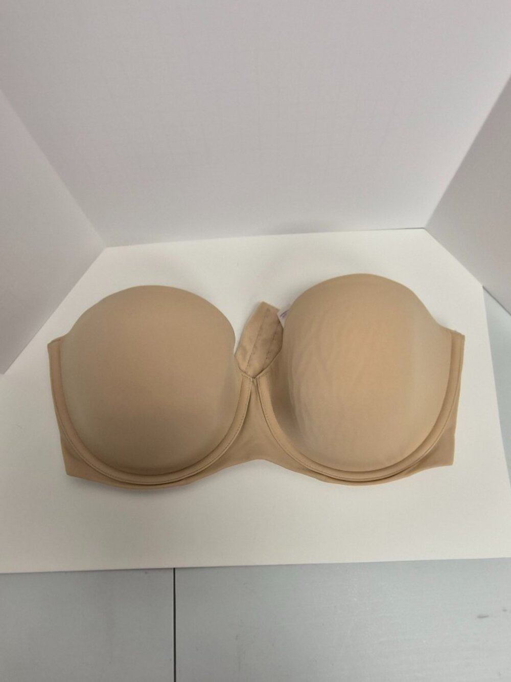 Cacique strapless bra in beige EUC but missing removable straps size 38DD